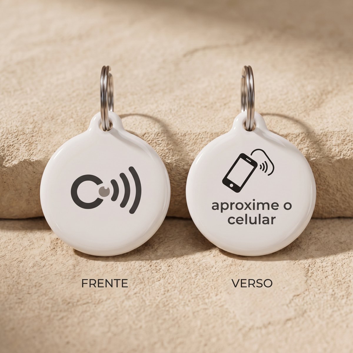 Pingente Collar: na frente, a logo com o símbolo de aproximação; no verso, um celular e a frase aproxime o celular